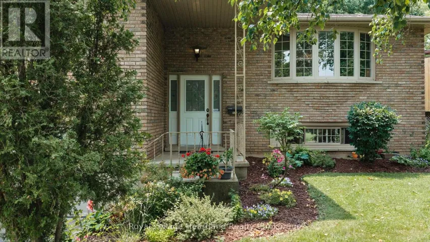 223 KEMP CRESCENT, Stratford, Ontario N5A6Z5