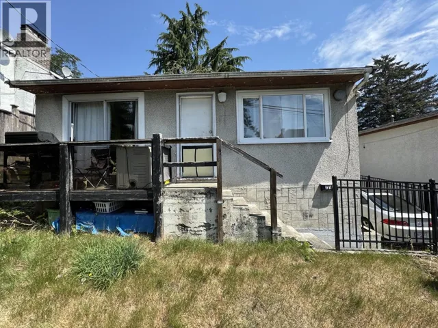215 SHAW STREET, New Westminster, British Columbia V3M4B4