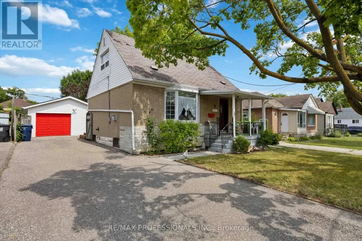 15 HUNTSMOOR ROAD, Toronto (Elms-Old Rexdale), Ontario M9W3R4