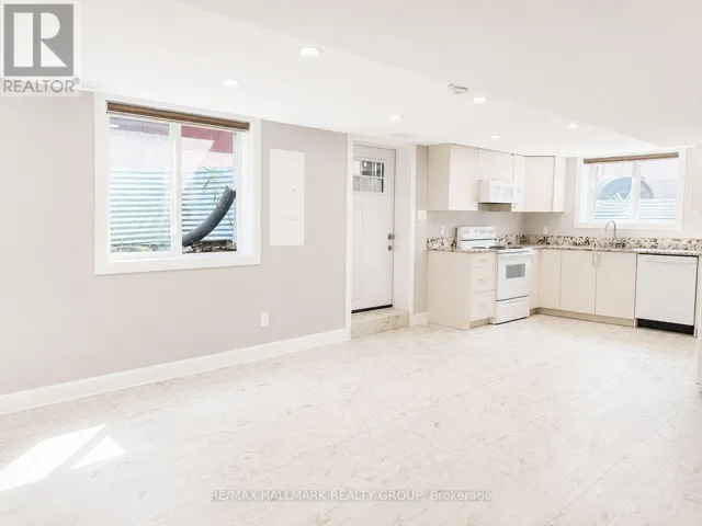 735 BORTHWICK AVENUE, Ottawa, Ontario K1K2M3