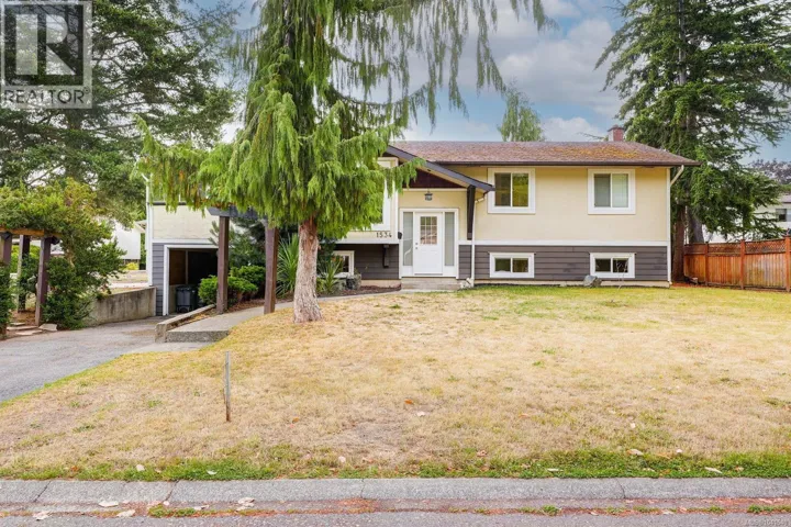 1534 Edgemont Rd, Saanich, British Columbia V8N4P9