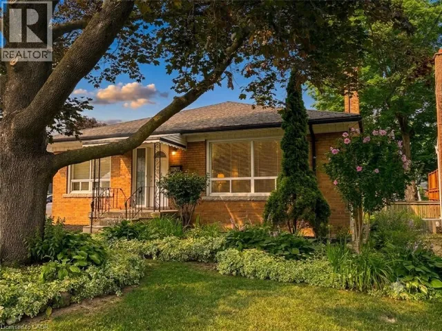 20 LLOYD MANOR Road, Etobicoke, Ontario M9B5H6
