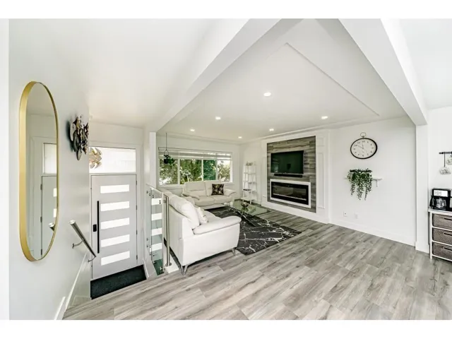 14927 KEW DRIVE, Surrey, British Columbia V3R4Y1