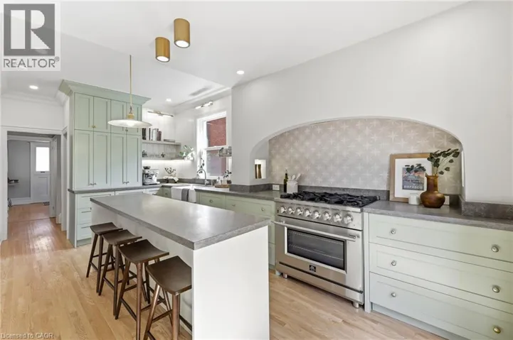 70 GAGE Avenue S, Hamilton, Ontario L8M3C9