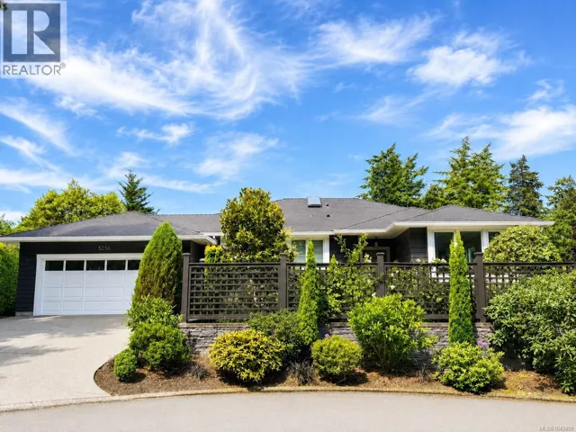 5256 Del Monte Ave, Saanich, British Columbia V8Y1X2