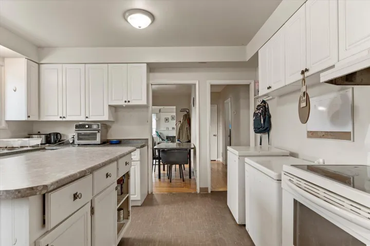 33919 VICTORY BOULEVARD, Abbotsford, British Columbia V2S1S8