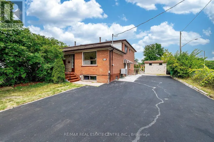 7053 HARWICK DRIVE, Mississauga (Malton), Ontario L4T3A3