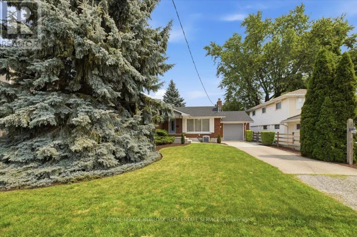 4 CORBETT AVENUE, St. Catharines (Port Dalhousie), Ontario L2M5M4