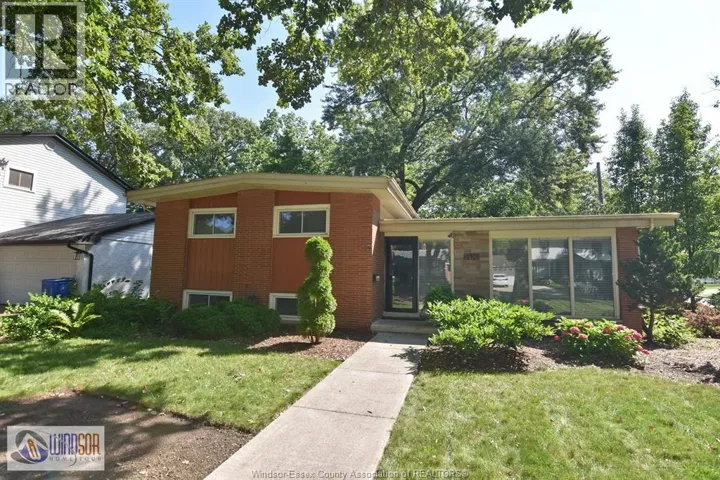 3490 ST. PATRICKS DRIVE, Windsor, Ontario N9E3H4