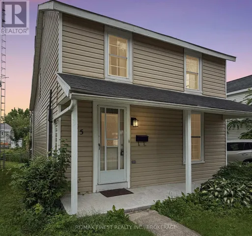 215 BROCK STREET, Gananoque, Ontario K7G1G5