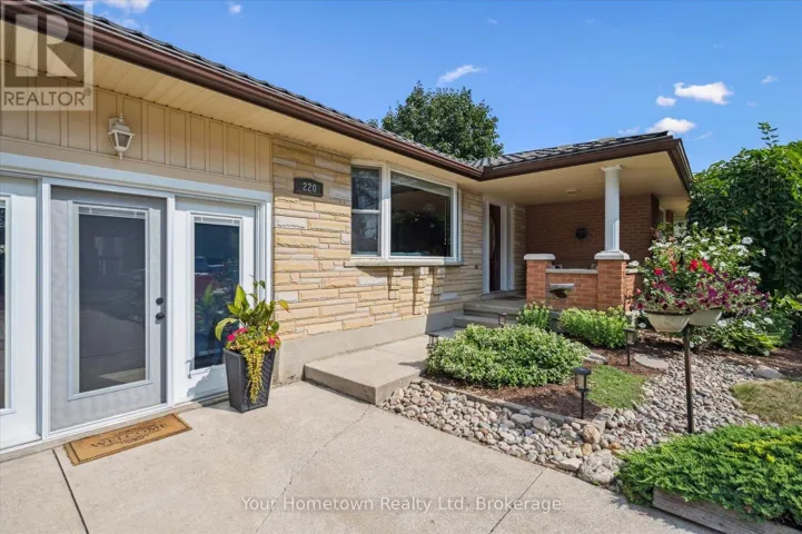 220 COLBORNE STREET, Centre Wellington (Elora/Salem), Ontario N0B1S0