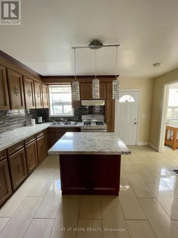693 OSSINGTON AVENUE, Toronto (Palmerston-Little Italy), Ontario M6G3T6