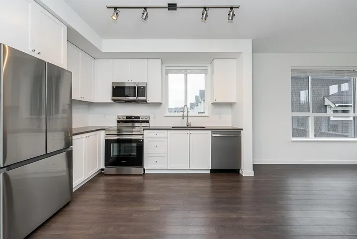 214 15738 85 AVENUE, Surrey, British Columbia V4N6Y1