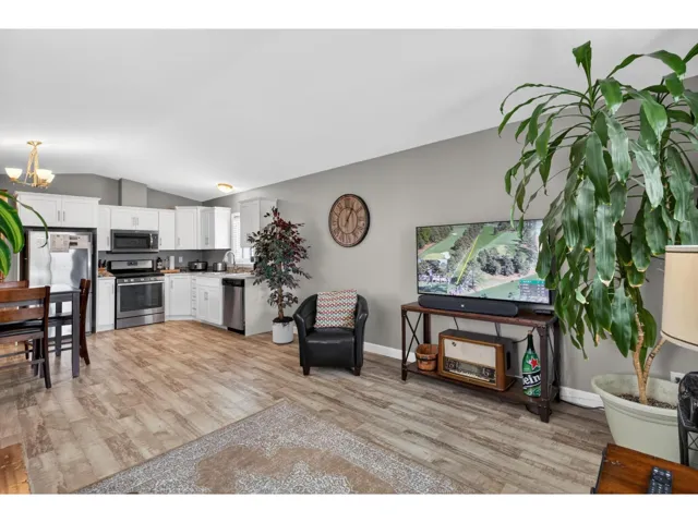 17 24330 FRASER HIGHWAY, Langley, British Columbia V2Z1N2