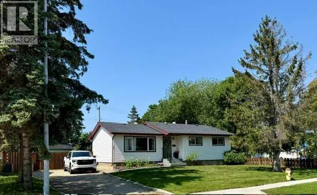 8626 99B Street, Grande Prairie, Alberta T8V2J4