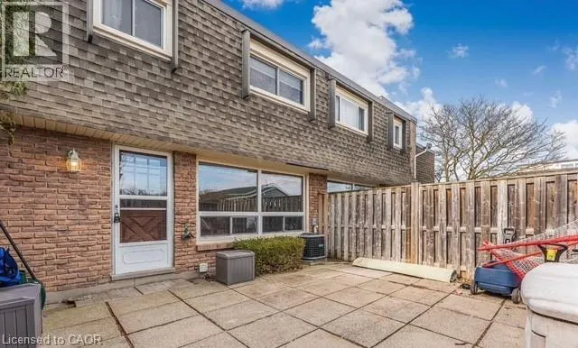 5 WOODLAWN Court Unit# 102, Grimsby, Ontario L3M3T4