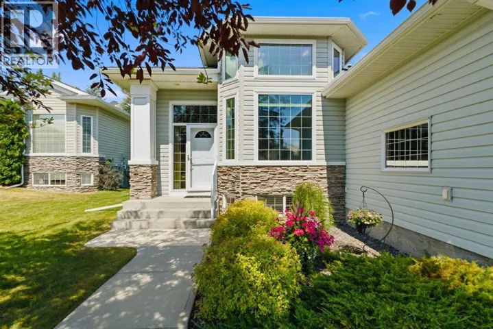 215 Rocky Ridge Villas NW, Calgary, Alberta T3G4R2
