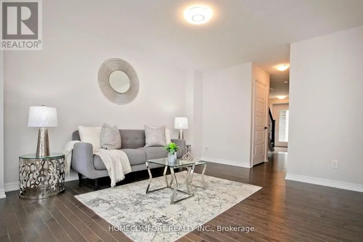 42 VANTAGE LOOP, Newmarket (Woodland Hill), Ontario L3X0K6