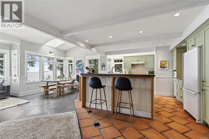 105 Island Park Dr, Galiano Island, British Columbia V0N1P0