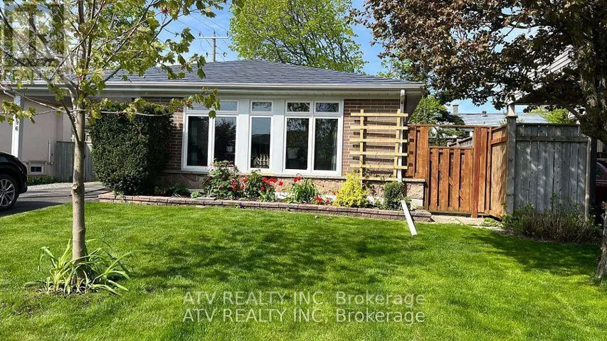 696 BALATON AVENUE, Pickering (Bay Ridges), Ontario L1W1W1