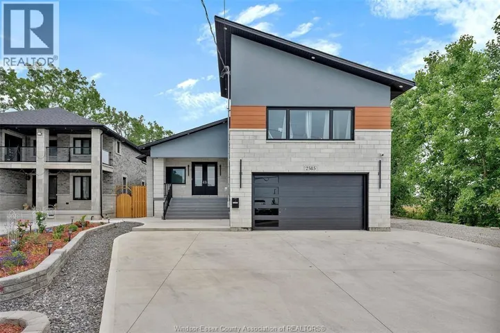 2585 KENORA STREET, Windsor, Ontario N9B1Y3
