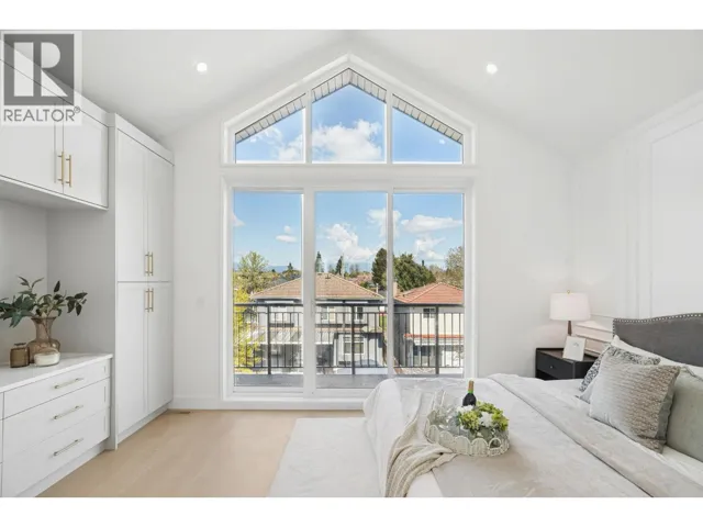 1005 E 55TH AVENUE, Vancouver, British Columbia V5X1N8