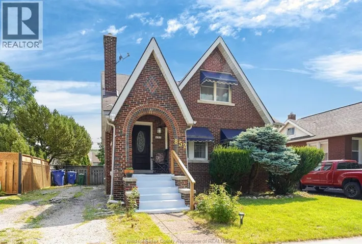 852 REEDMERE, Windsor, Ontario N8S2L7