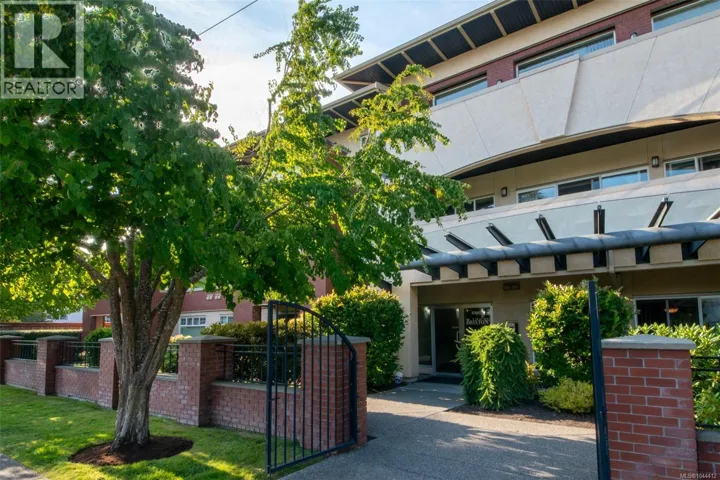 202 2380 Brethour Ave, Sidney, British Columbia V8L2A5