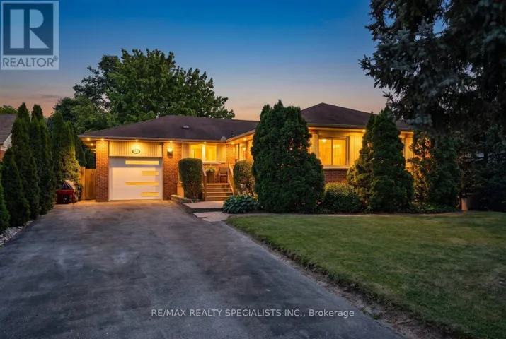 63 SUBURBAN DRIVE, Mississauga (Streetsville), Ontario L5N1H1