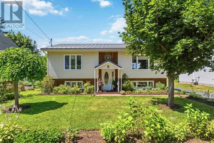 6 Iona Road, Wolfville, Nova Scotia B4P2H1