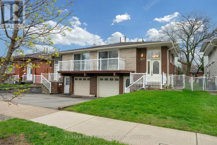 1877 SILVERBERRY CRESCENT, Mississauga (Clarkson), Ontario L5J1C8