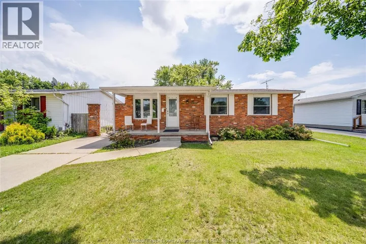 10395 CALEDON COURT, Windsor, Ontario N8R1C7