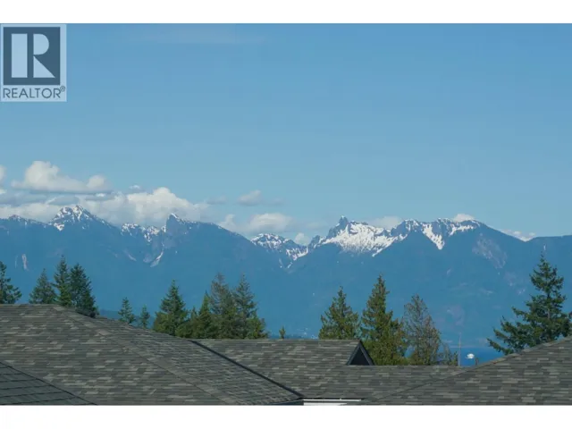 3 728 GIBSONS WAY, Gibsons, British Columbia V0N1V9