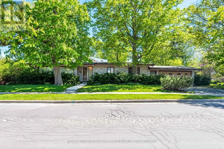 2 CHURCHILL STREET, Kingston (Central City West), Ontario K7M2K5