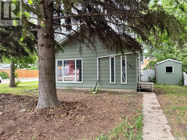 1085 4th AVENUE NW, Moose Jaw, Saskatchewan S6H3X2