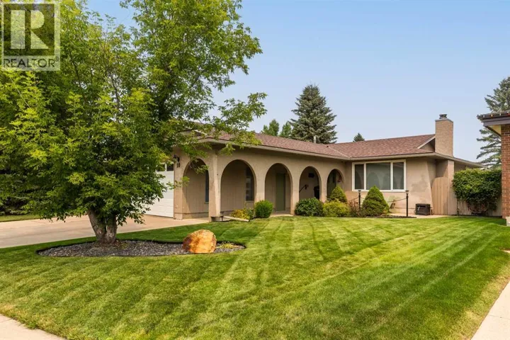 10 Seneca Place W, Lethbridge, Alberta T1K4M7