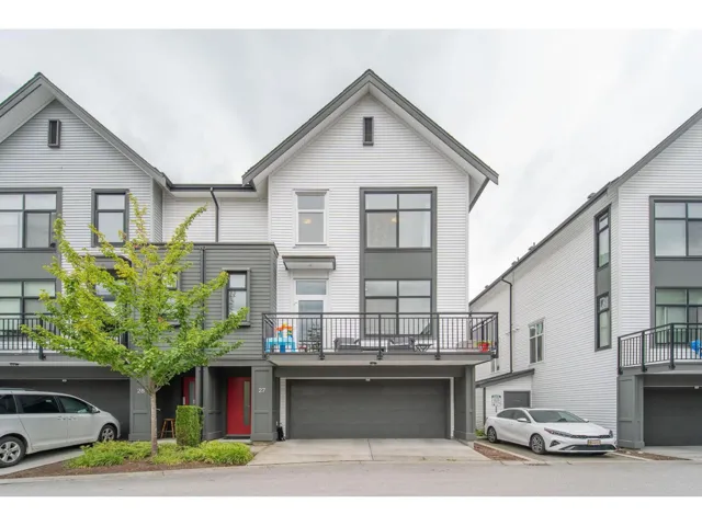 27 17555 57A AVENUE, Surrey, British Columbia V3S7V2