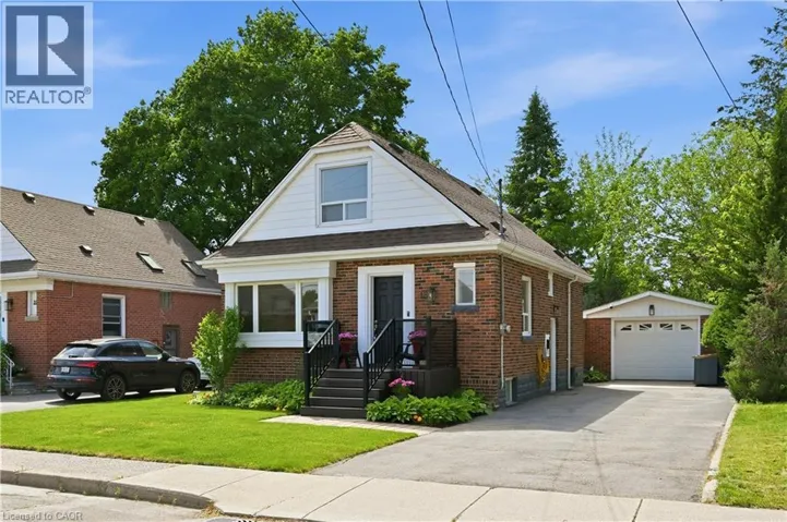 18 IPSWICH Place, Hamilton, Ontario L8K3E7