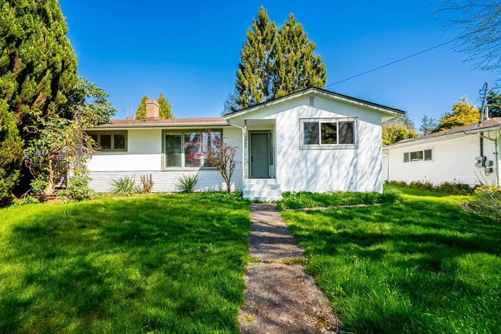 15405 SEMIAHMOO AVENUE, White Rock, British Columbia V4B1T6