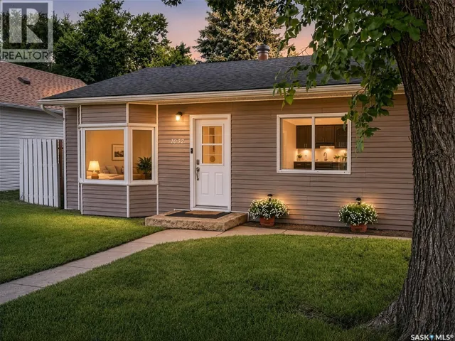 1032 Lillooet STREET W, Moose Jaw, Saskatchewan S6H5A1