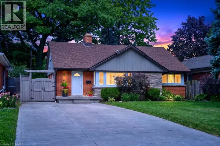 4 COMPTON Place, Hamilton, Ontario L8T3Y1