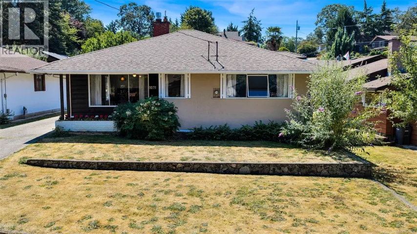 1071 Lodge Ave, Saanich, British Columbia V8X3B2