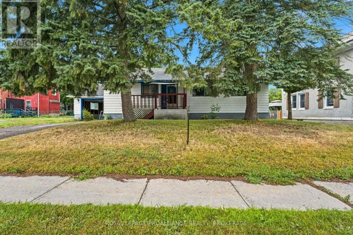 30 ELM STREET, Gananoque, Ontario K7G2S7
