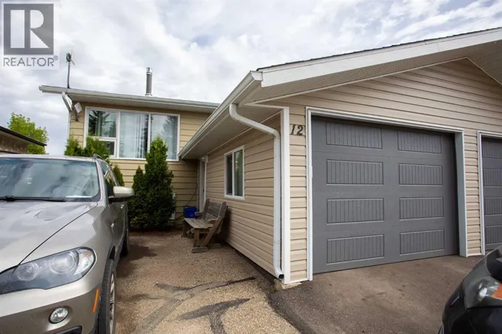 12 Valley Crescent, Lacombe, Alberta T4L1N9