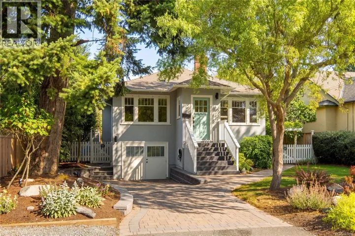 2168 Bartlett Ave, Oak Bay, British Columbia V8S2P9
