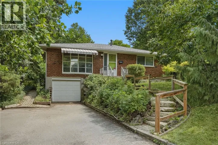 44 MCDONALD Court, Waterdown, Ontario L9H7C4