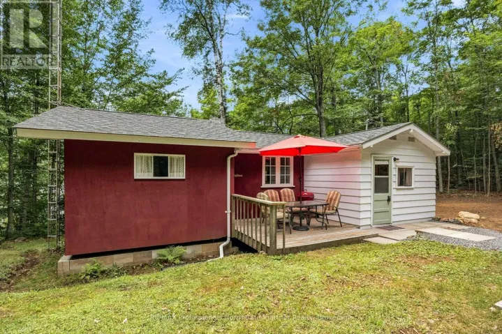 1075 NANOOK LANE, Highlands East (Monmouth), Ontario K0M1S0