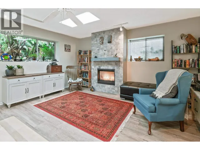 2133 HOPE STREET, Port Moody, British Columbia V3H2H9