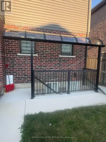4 CONTINENTAL ROAD W, Brampton (Fletcher's Meadow), Ontario L7A2H5