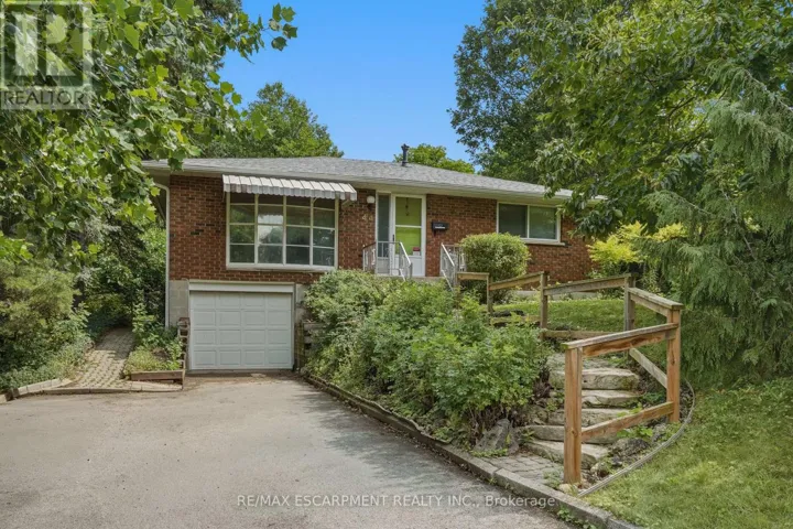 44 MCDONALD COURT, Hamilton (Waterdown), Ontario L9H7C4